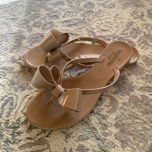 NBW - never been worn Valentino Sandals in nude Size 39